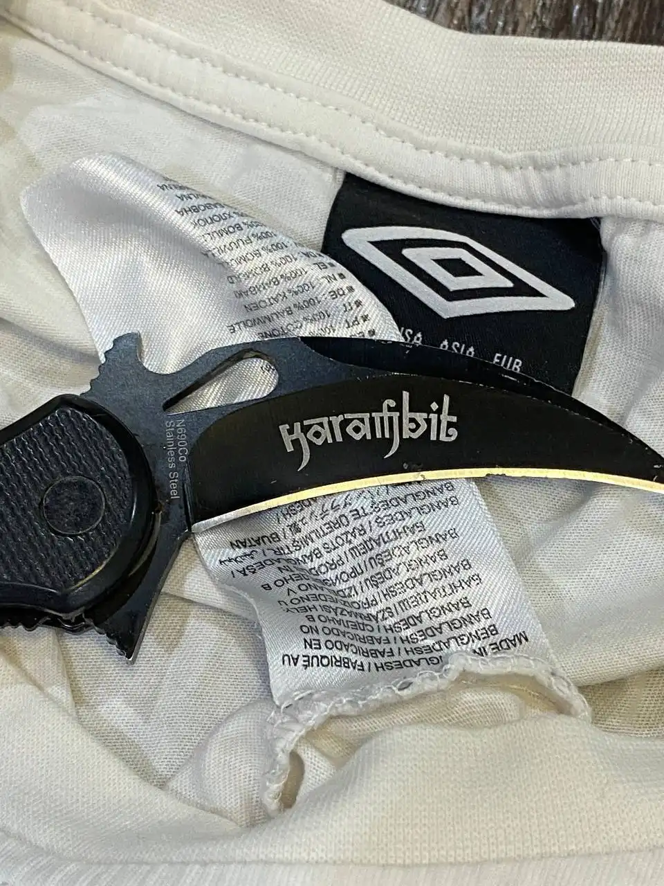 Футболка Umbro размер L - Футболки (Одежда) в Астрахань