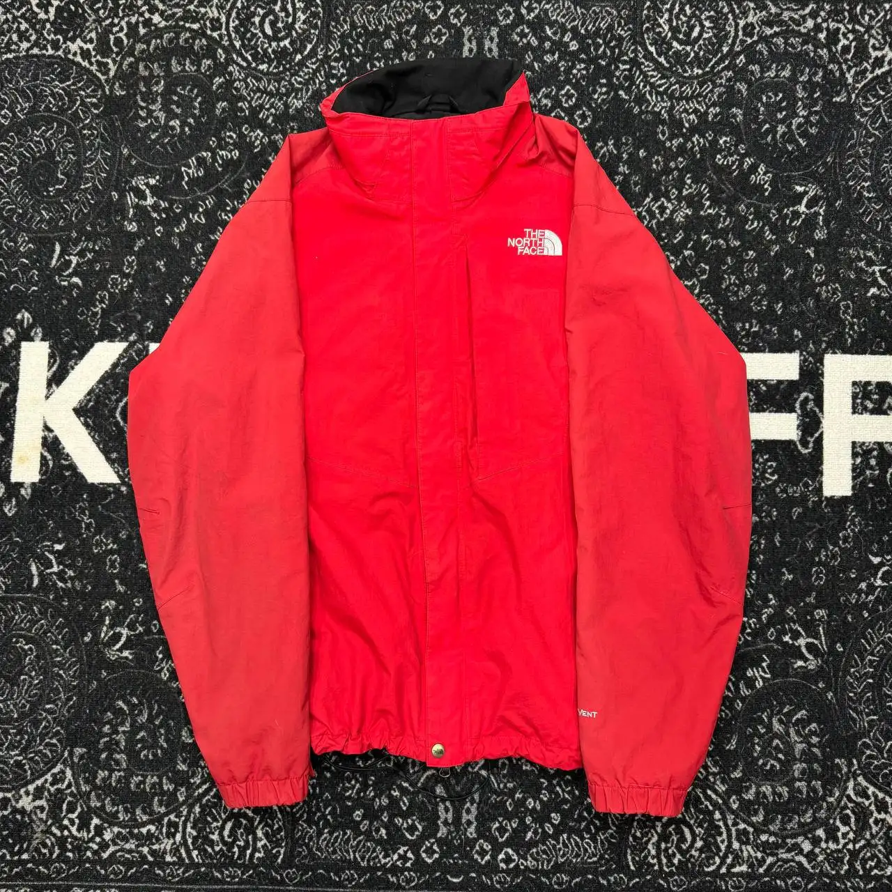 Ветровка The North Face размер L - Верхняя одежда (Одежда) в Астрахань