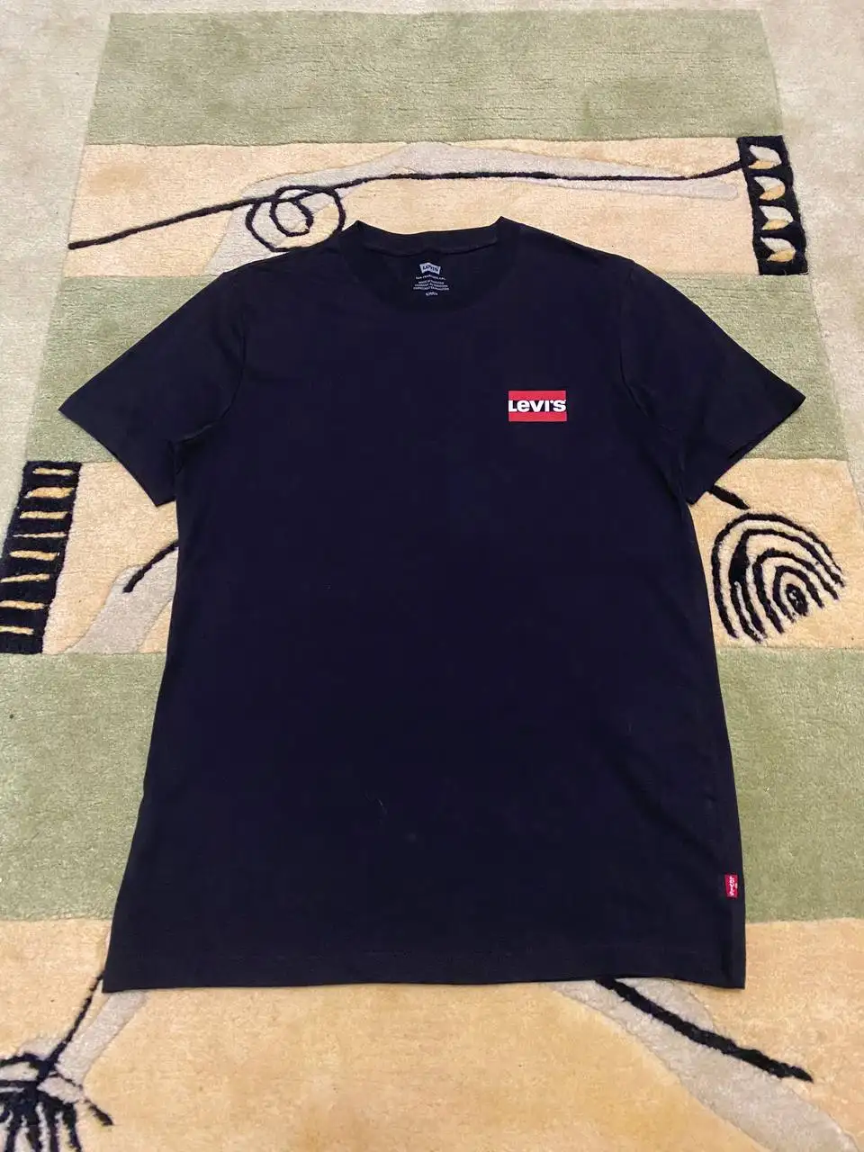 Футболка Levis размер S - Футболки (Одежда) в Астрахань