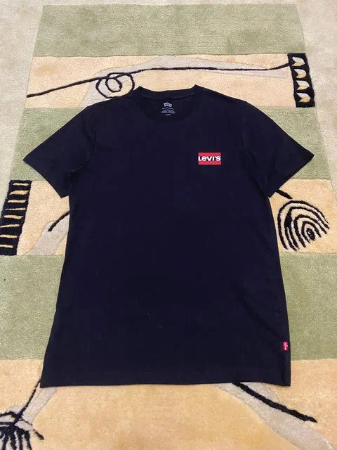 Футболка Levis размер S - Футболки в Астрахань