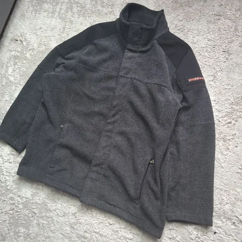 Prada Milano Fleece кофта-свитер - Верхняя одежда в Астрахань