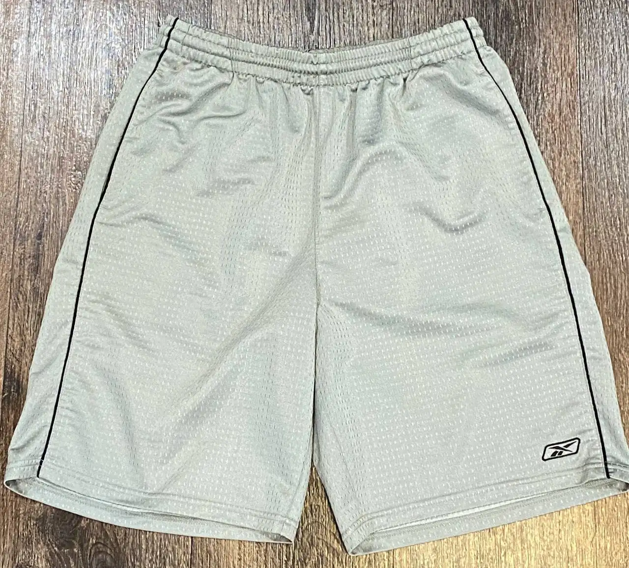 Шорты Reebok размер М - Спортивная одежда (Одежда) в Астрахань