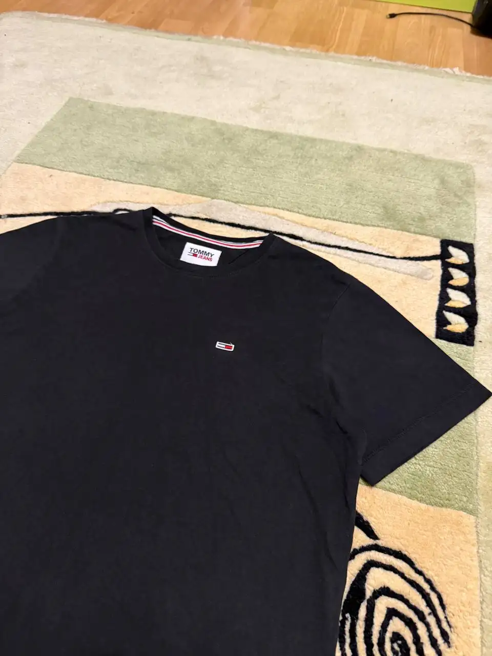 Футболка Tommy Hilfiger размер S - Футболки (Одежда) в Астрахань