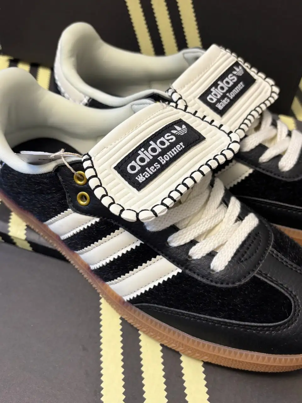 Продажа кроссовок Jordan 1 Low x Labubu, Wales Bonner x adidas Samba OG, Adidas Gazelle Indoor - Обувь (Одежда) в Астрахань