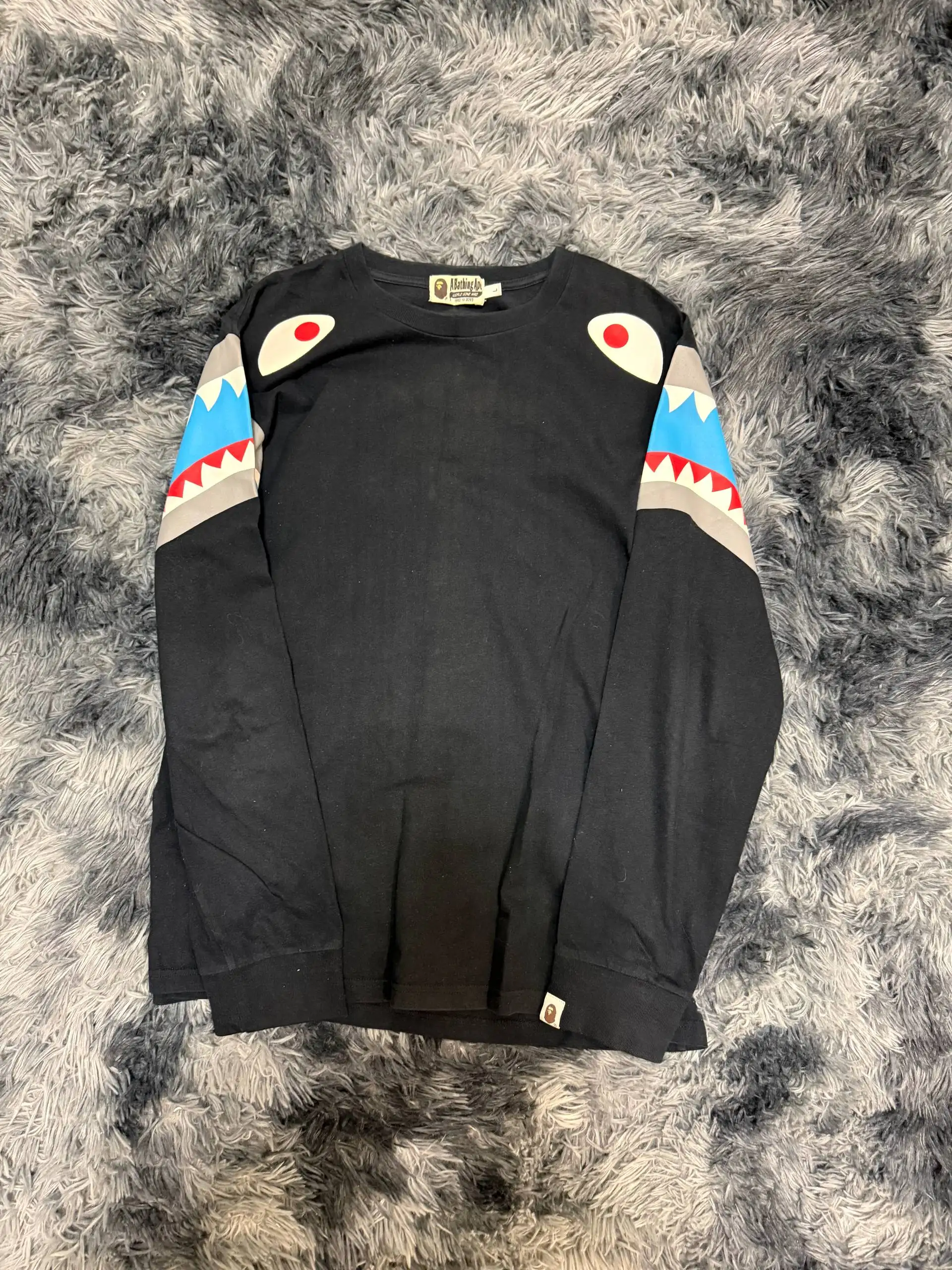 Продам Бейп и Гучи - Одежда в Астрахань