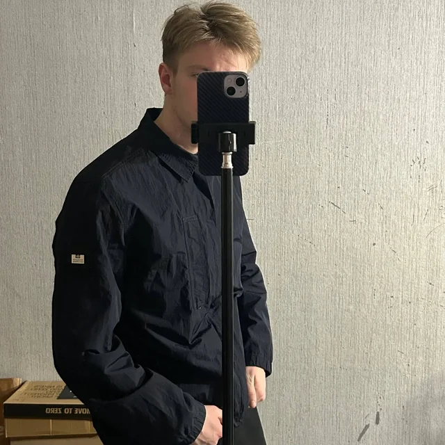 Новая нейлоновая ветровка Weekend Offender размер L - Худи в Астрахань