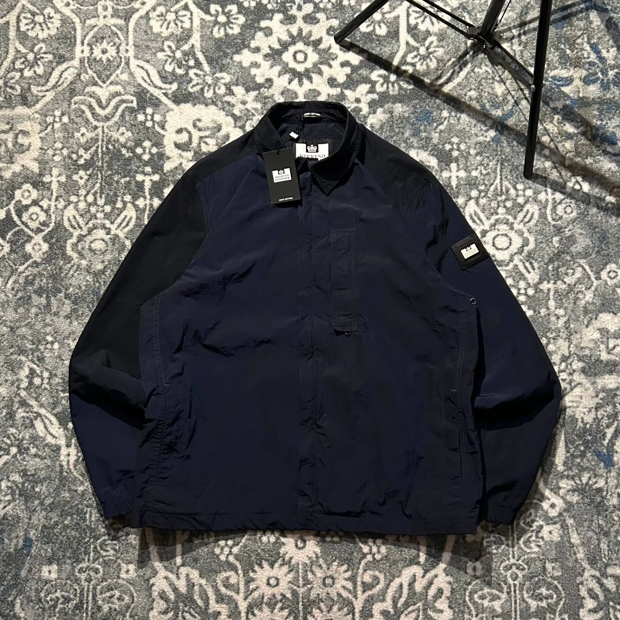 Новая нейлоновая ветровка Weekend Offender размер L - Верхняя одежда (Одежда) в Астрахань