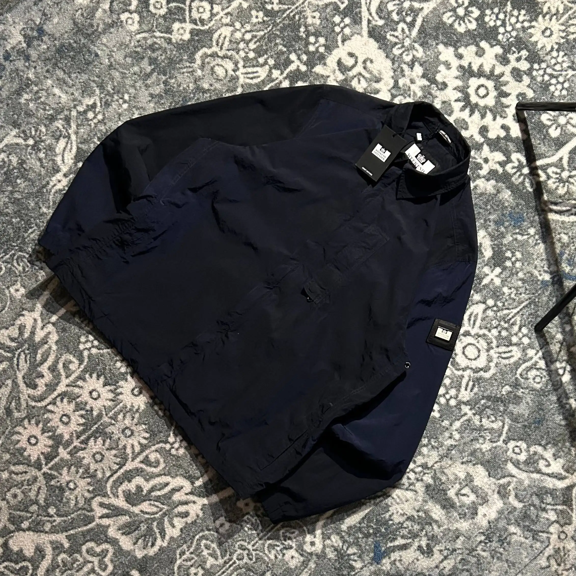 Новая нейлоновая ветровка Weekend Offender размер L - Верхняя одежда (Одежда) в Астрахань