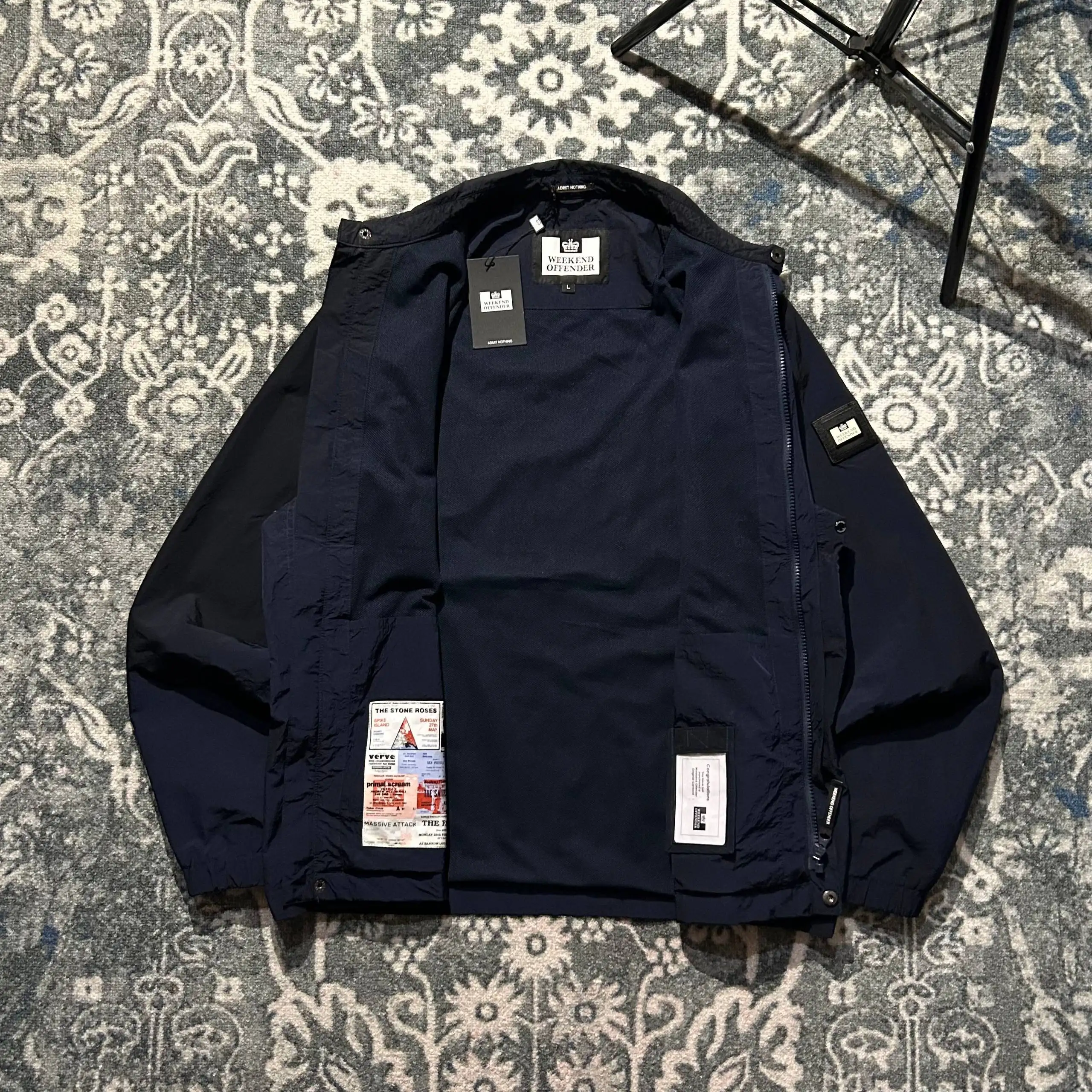 Новая нейлоновая ветровка Weekend Offender размер L - Верхняя одежда (Одежда) в Астрахань