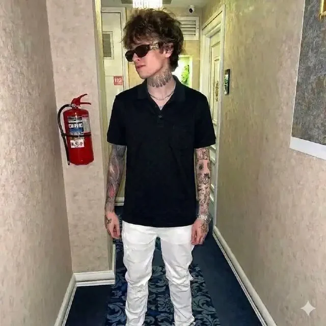 Поло Louis Vuitton размер L - Худи, кепки, штаны, слайды в Астрахань