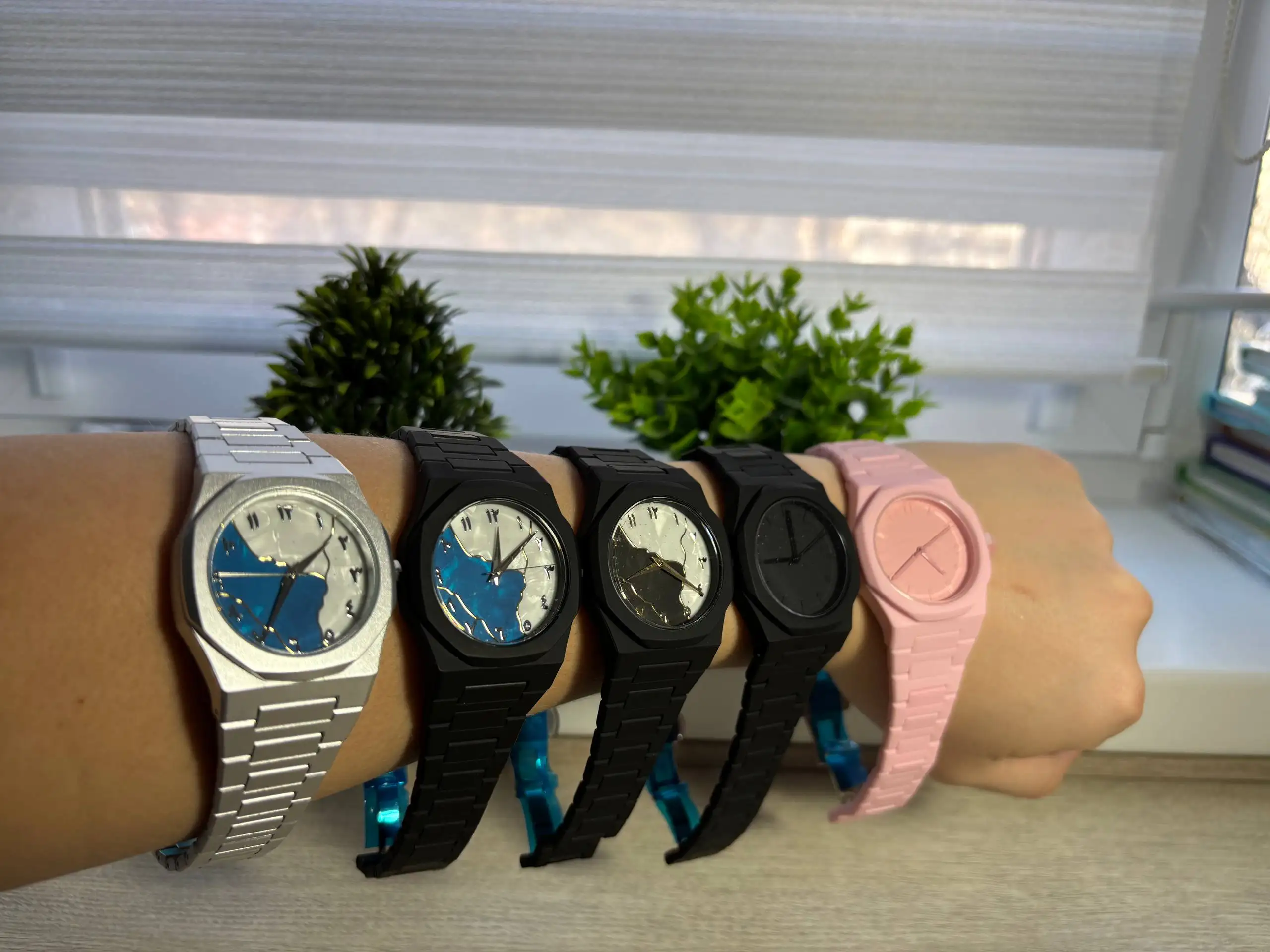 Продажа наручных часов и браслетов - Часы и украшения (Барахолка) в Астрахань