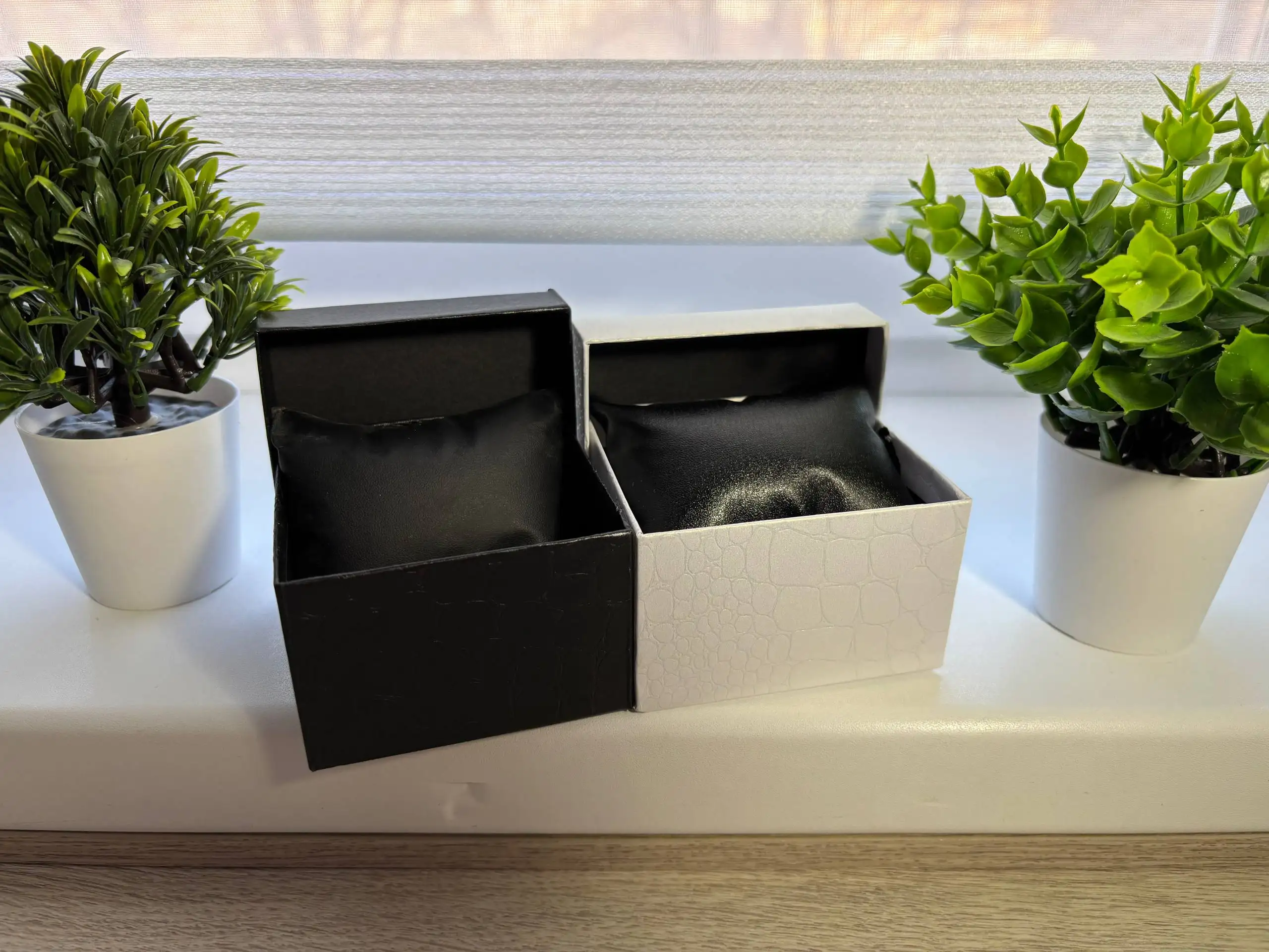 Продажа наручных часов и браслетов - Часы и украшения (Барахолка) в Астрахань