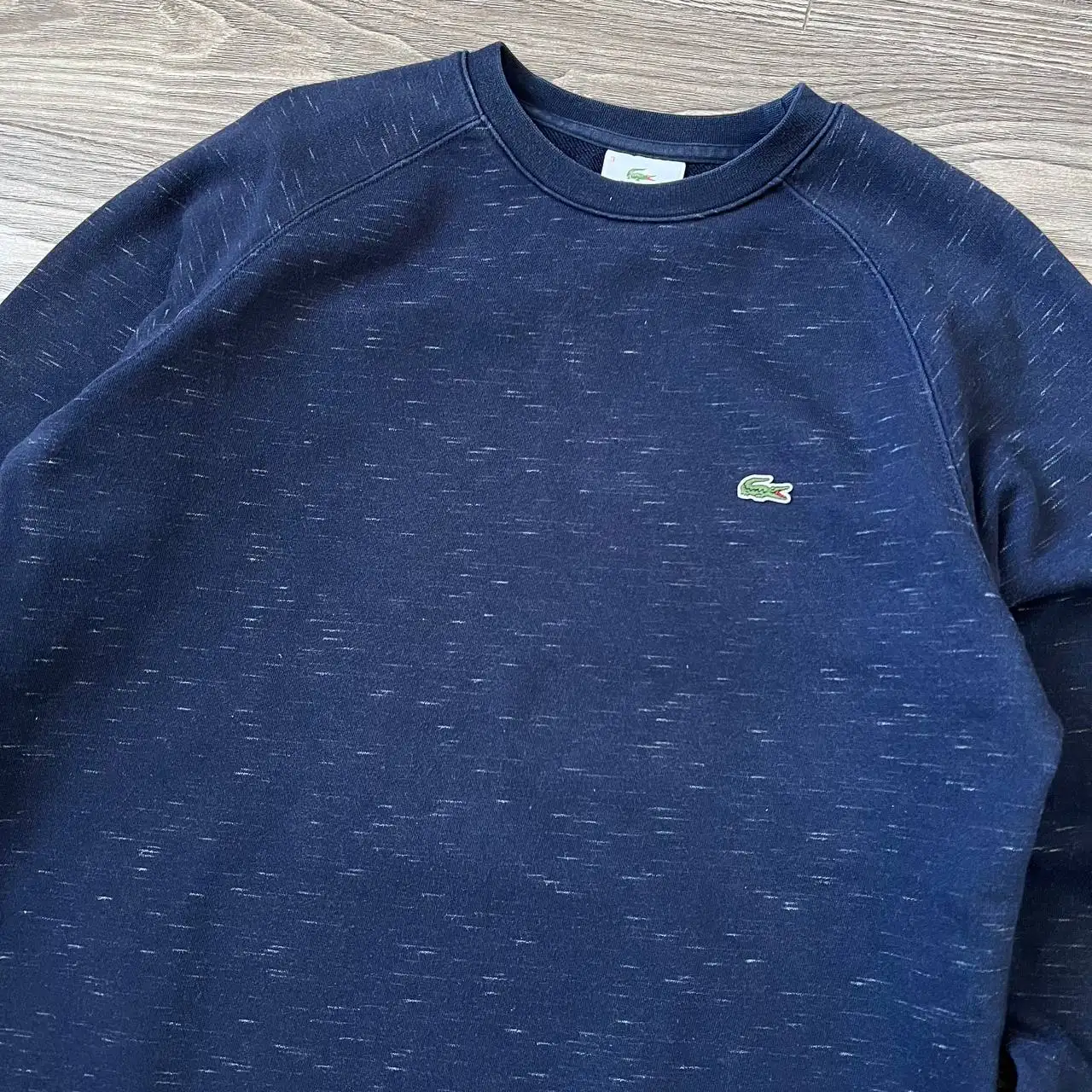 Свитшот Lacoste размер М - Верхняя одежда (Одежда) в Астрахань