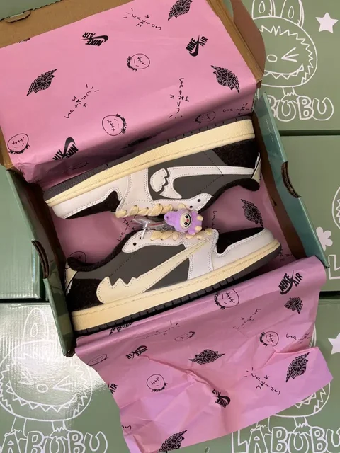 Продажа кроссовок Jordan 1 Low x Labubu, Wales Bonner x adidas Samba OG, Adidas Gazelle Indoor - Джемперы в Астрахань