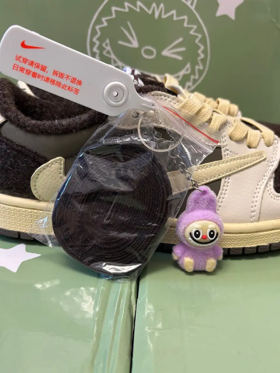 Продажа кроссовок Jordan 1 Low x Labubu, Wales Bonner x adidas Samba OG, Adidas Gazelle Indoor - Обувь (Одежда) в Астрахань