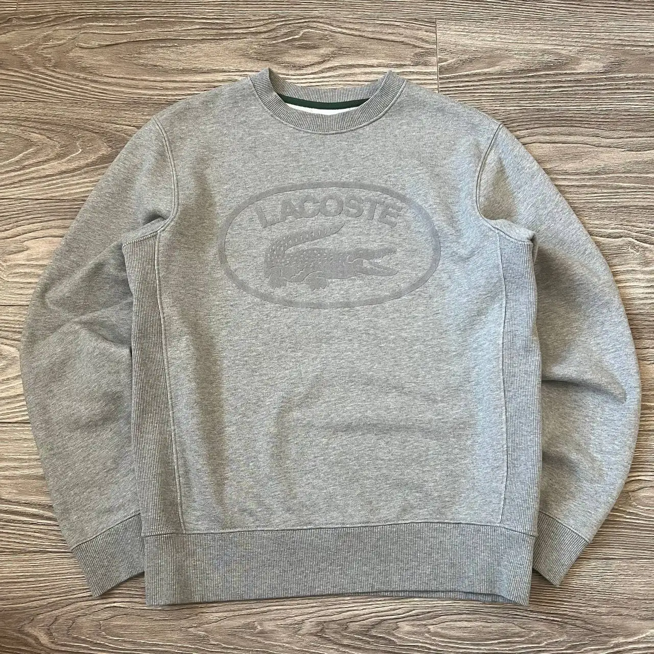 Свитшот Lacoste размер M - Верхняя одежда (Одежда) в Астрахань