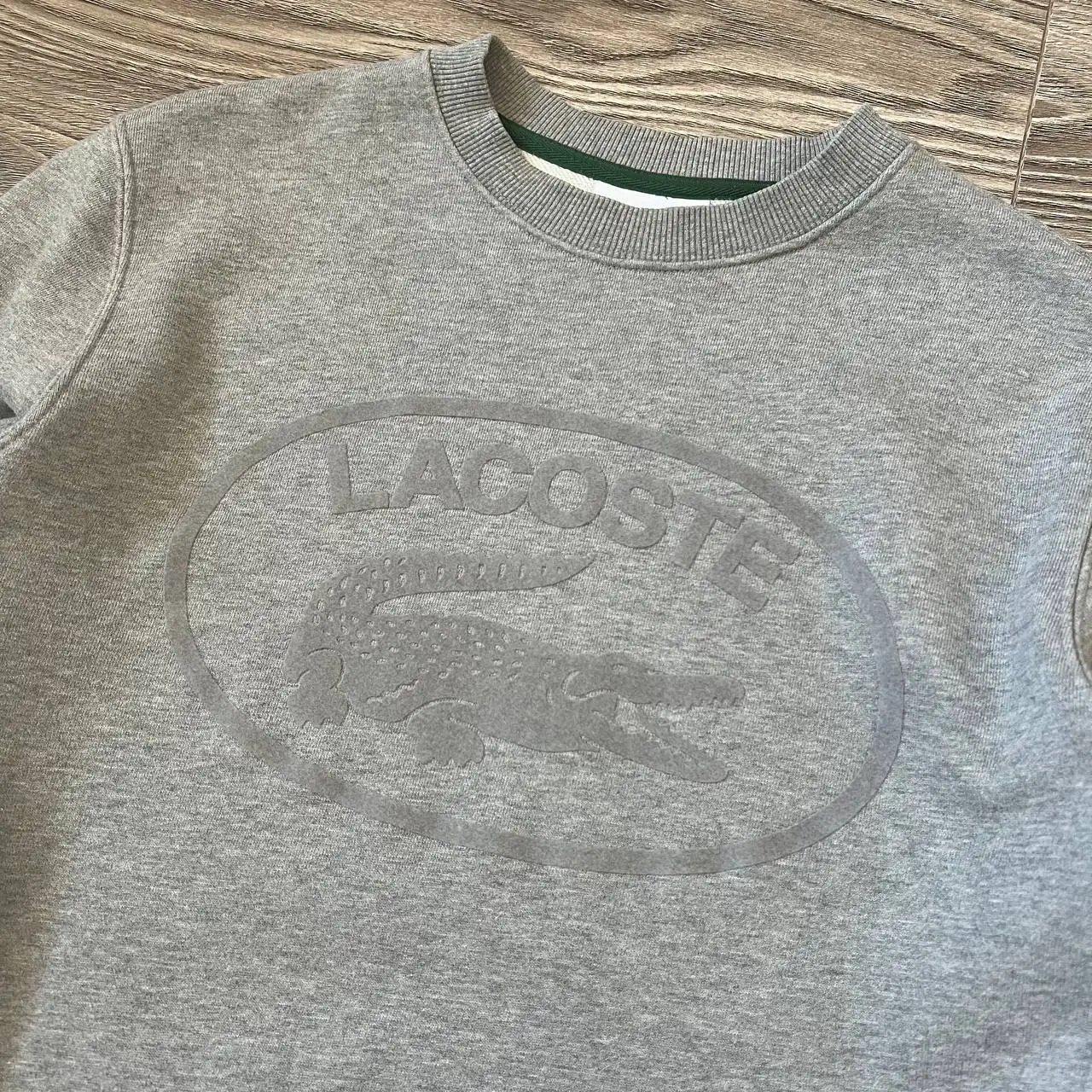 Свитшот Lacoste размер M - Верхняя одежда (Одежда) в Астрахань