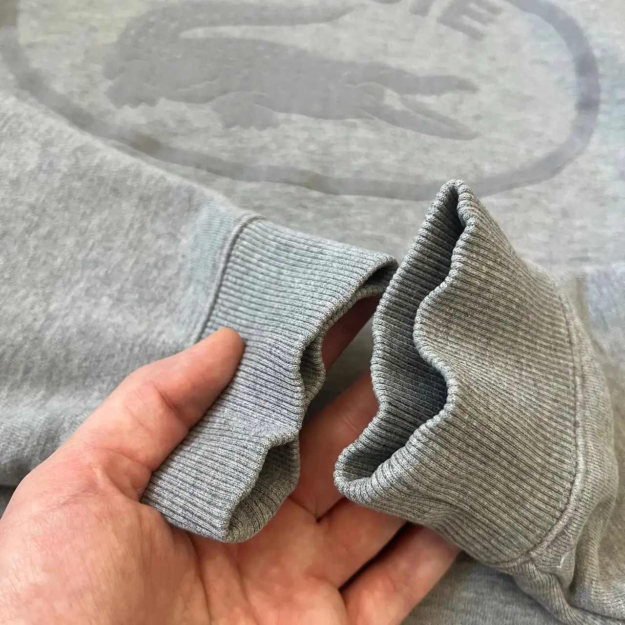 Свитшот Lacoste размер M - Верхняя одежда (Одежда) в Астрахань