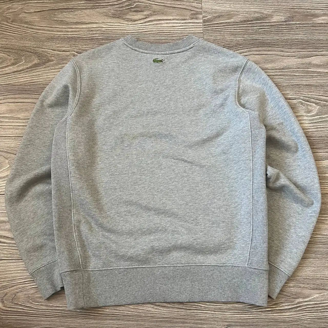 Свитшот Lacoste размер M - Верхняя одежда (Одежда) в Астрахань