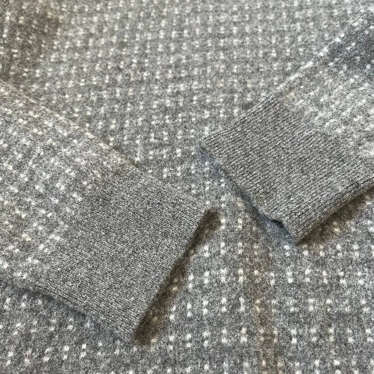 Джемпер Lacoste размер S - Верхняя одежда (Одежда) в Астрахань