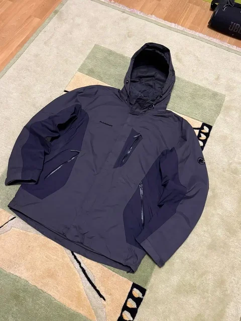 Ветровка Mammut размер M - Верхняя одежда и аксессуары в Астрахань