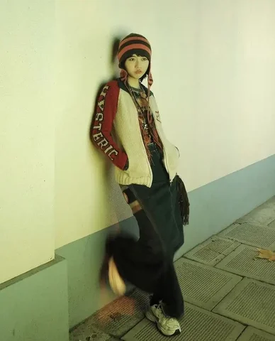 Весенняя распродажа верхней одежды, футболок и джинс - Верхняя одежда, Футболки, Джинсы и брюки в Астрахань