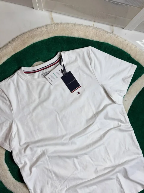 Футболка Tommy Hilfiger белая новая с бирками размер M - Верхняя одежда, Футболки, Джинсы и брюки в Астрахань