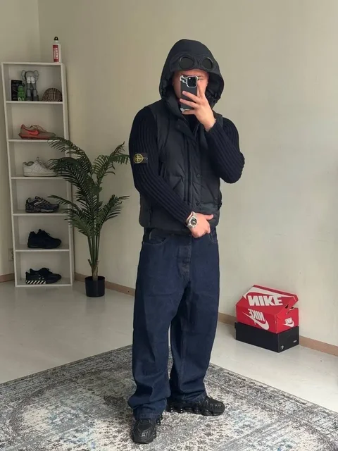 Жилетка-куртка CP company размер M - Спортивная одежда и обувь в Астрахань