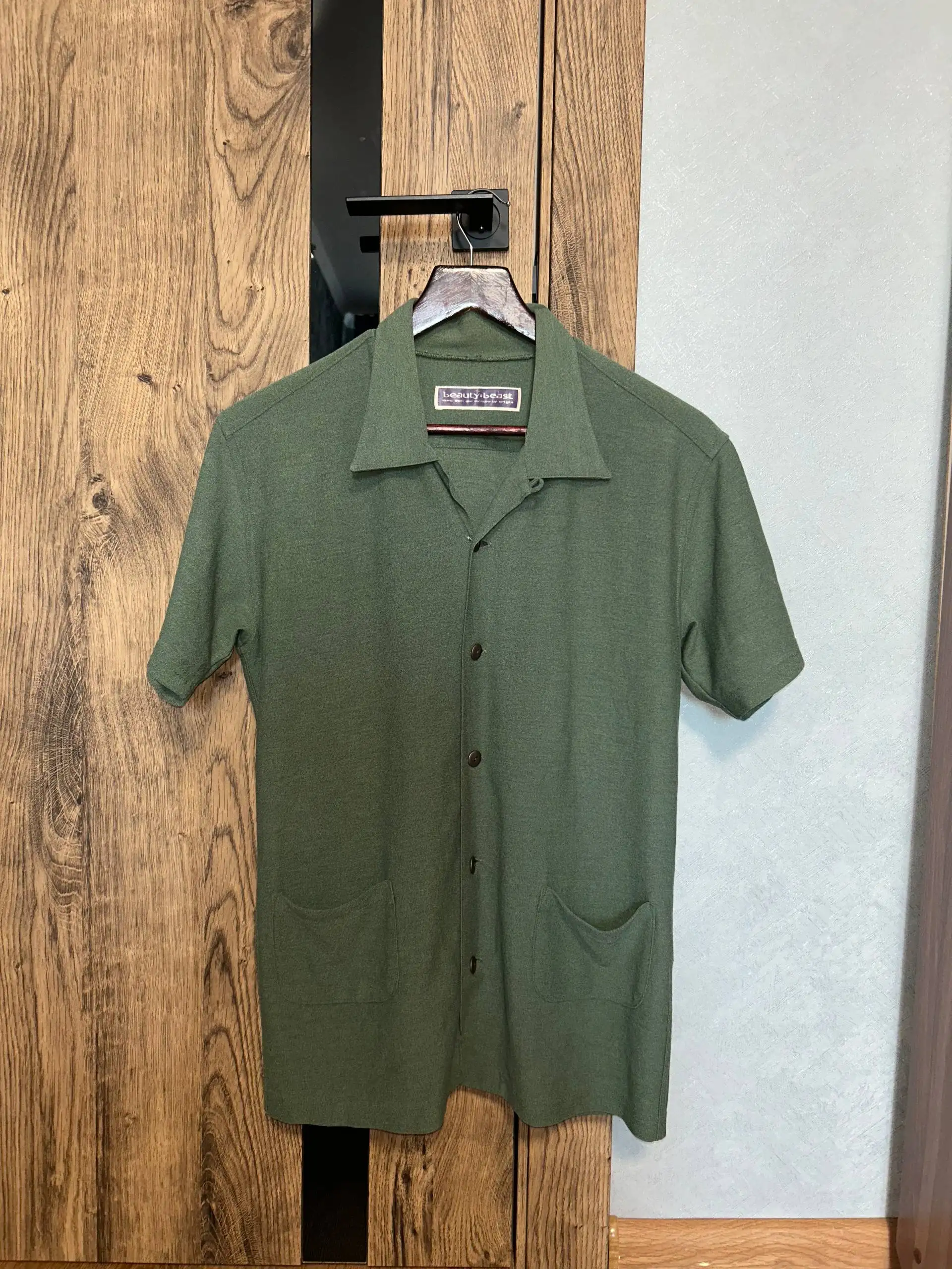 Polo shirt beauty:beast размер S-M - Одежда в Астрахань