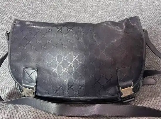 Продам вместительную сумку в отличном состоянии - Сумки (Одежда) в Астрахань