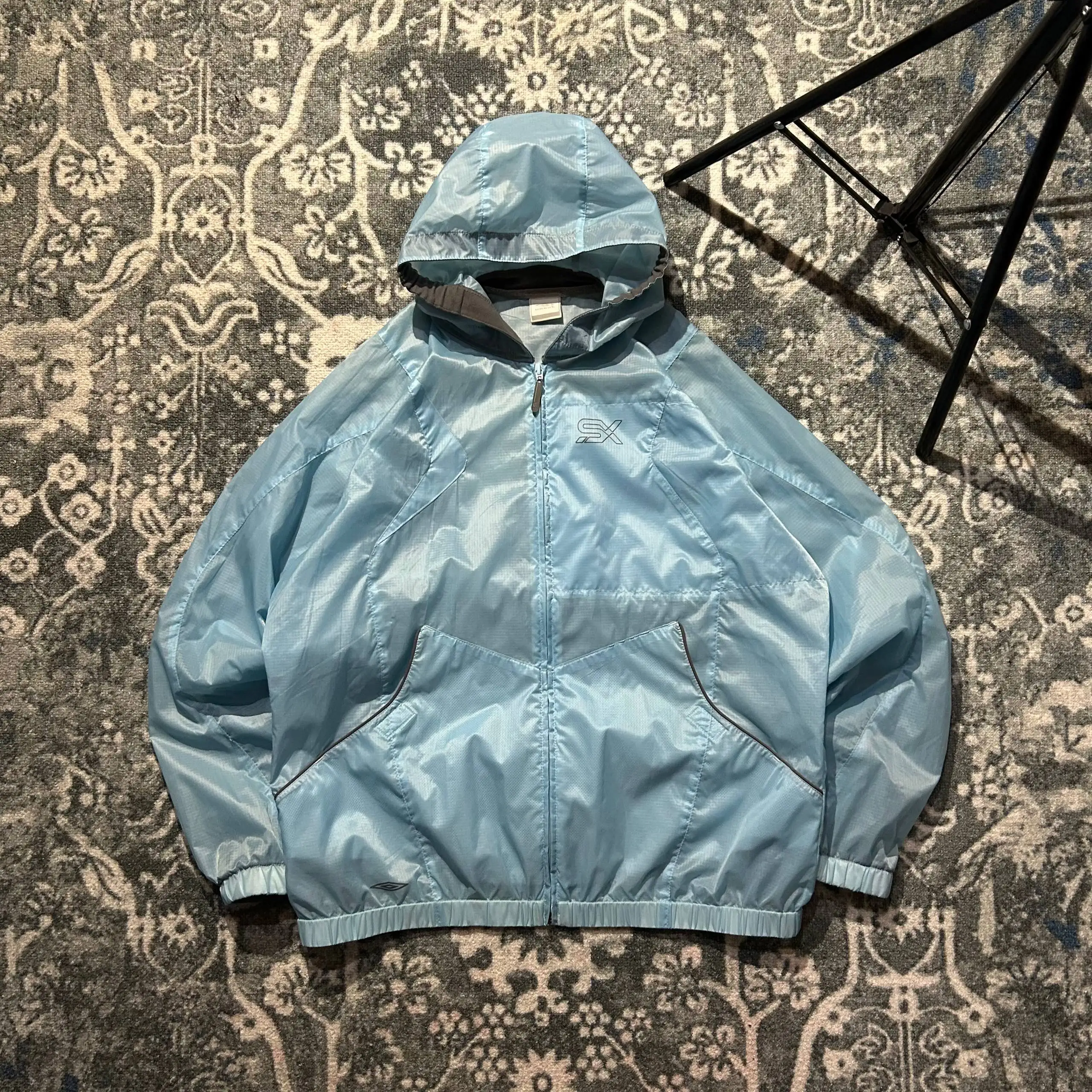 Ветровка от Umbro - Верхняя одежда (Одежда) в Астрахань