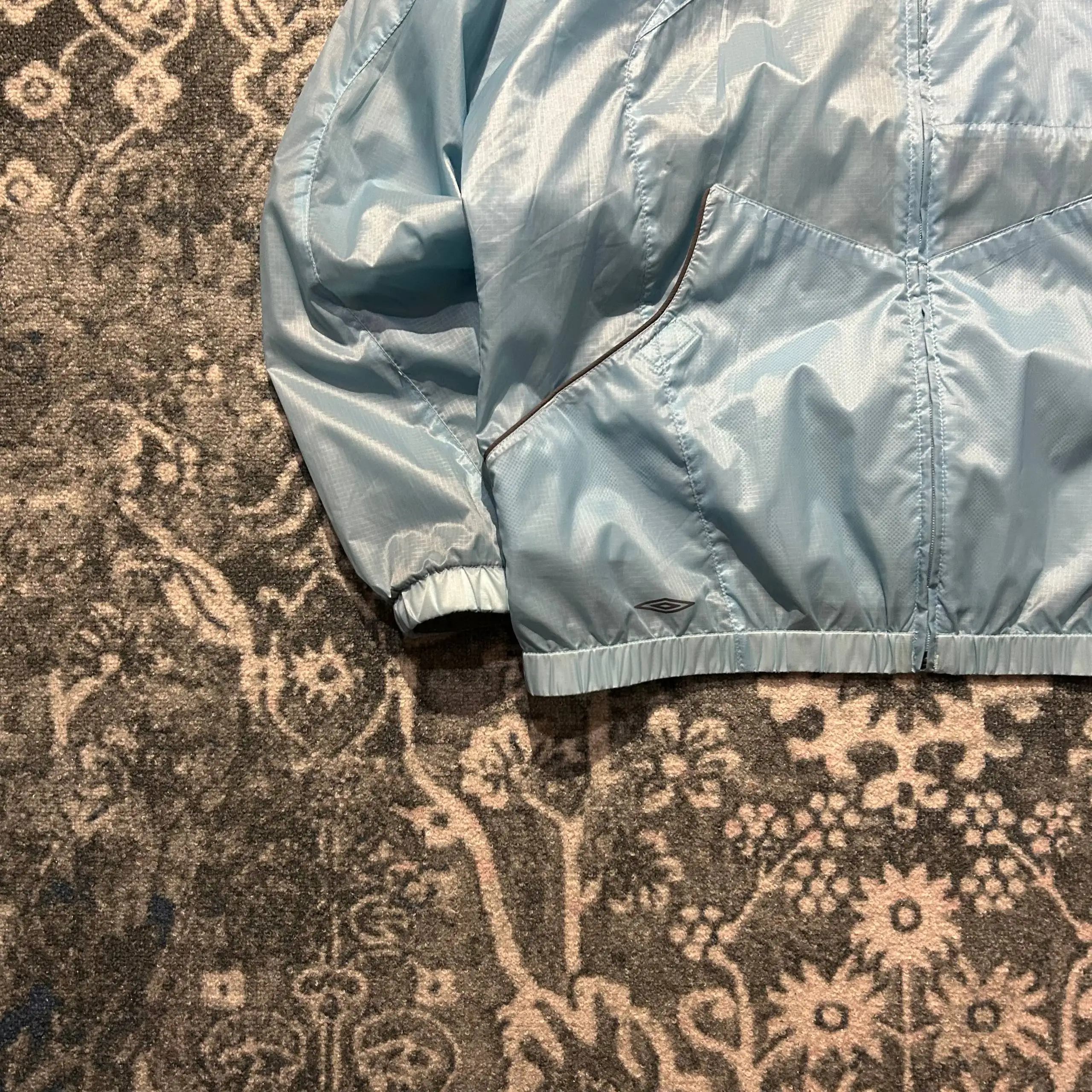 Ветровка от Umbro - Верхняя одежда (Одежда) в Астрахань