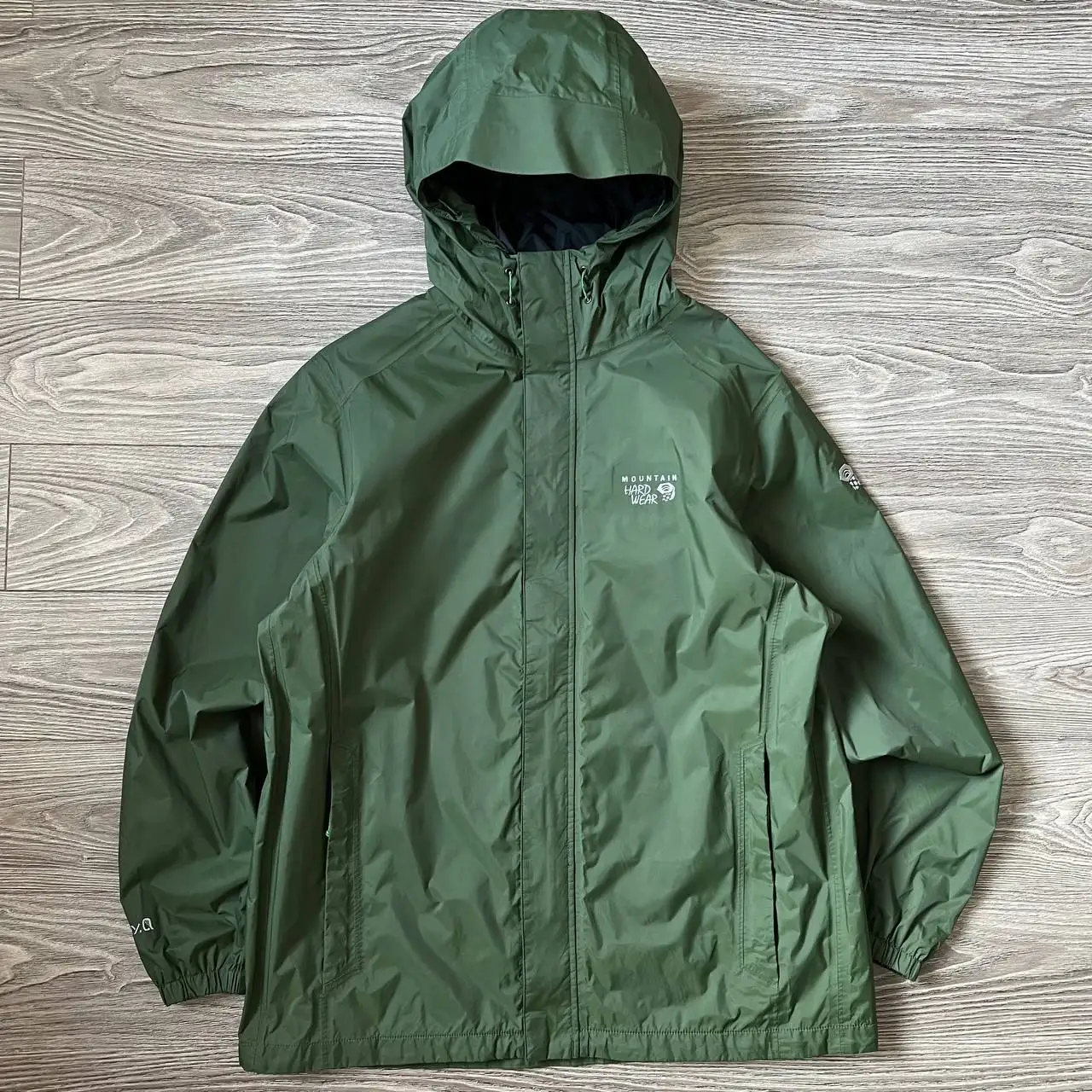 Ветровка Mountain Hardwear размер L - Верхняя одежда (Одежда) в Астрахань