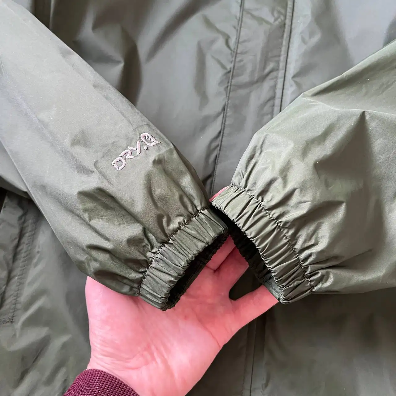 Ветровка Mountain Hardwear размер L - Верхняя одежда (Одежда) в Астрахань