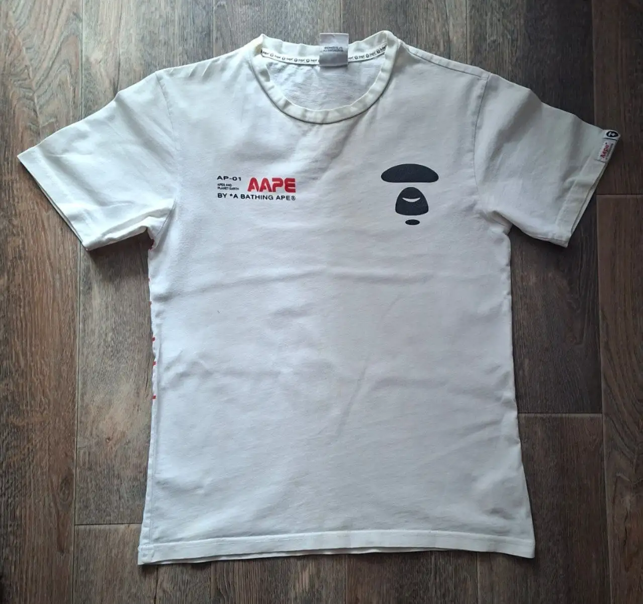 Белая футболка оригинал размер L(50) состояние 8/10 - Футболки (Одежда) в Астрахань