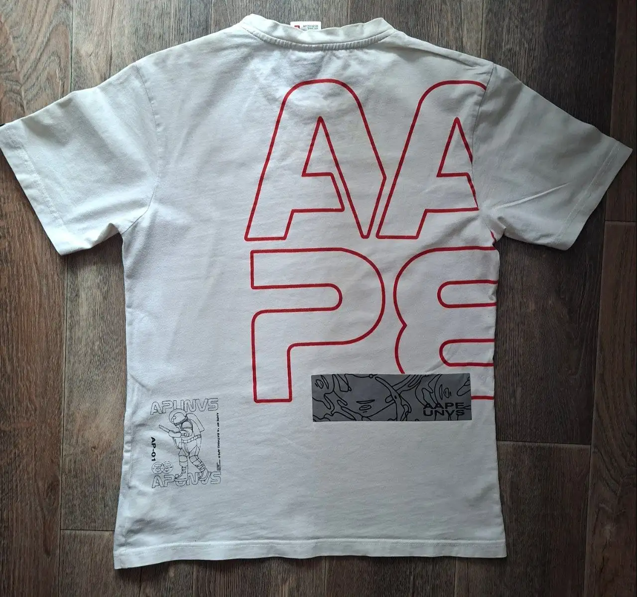 Белая футболка оригинал размер L(50) состояние 8/10 - Футболки (Одежда) в Астрахань