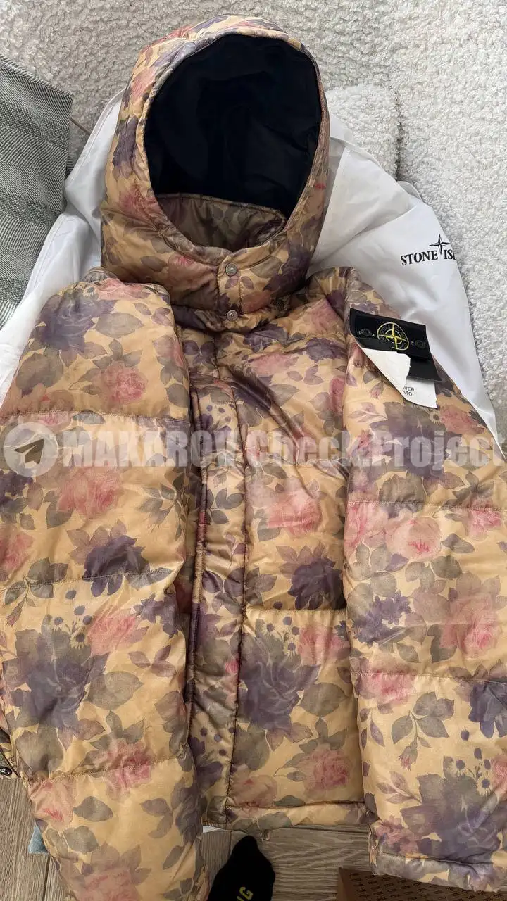 Аутентификация и доставка пуховика Stone Island x Supreme - Верхняя одежда (Одежда) в Астрахань