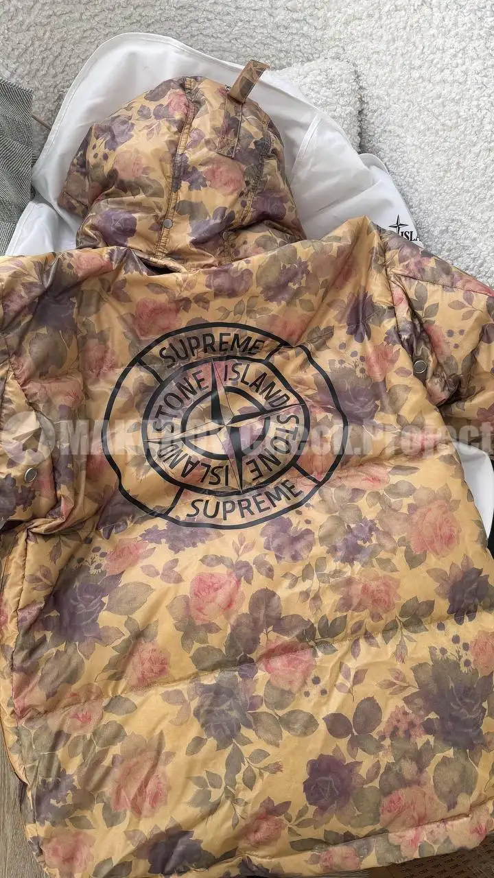 Аутентификация и доставка пуховика Stone Island x Supreme - Верхняя одежда (Одежда) в Астрахань