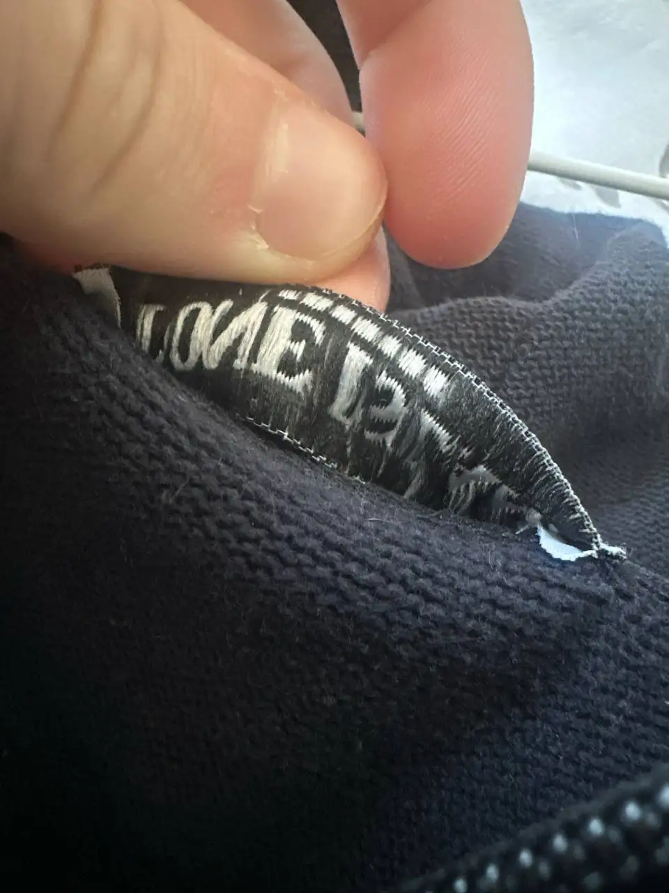 Продам одежду размер L - Одежда в Астрахань