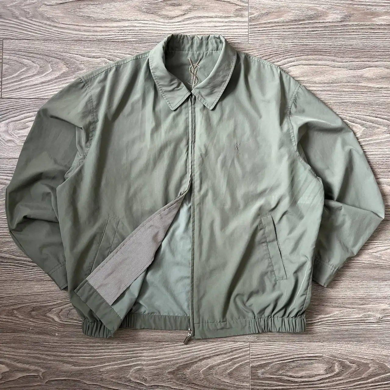 Бомбер Yves Saint Laurent размер L - Куртки (Одежда) в Астрахань