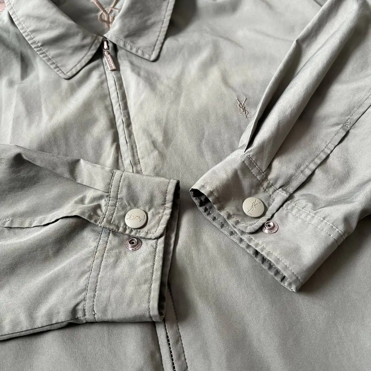 Бомбер Yves Saint Laurent размер L - Куртки (Одежда) в Астрахань