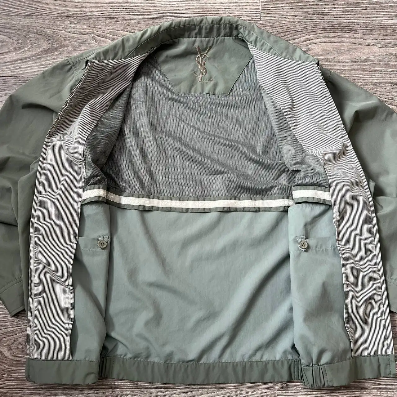 Бомбер Yves Saint Laurent размер L - Куртки (Одежда) в Астрахань