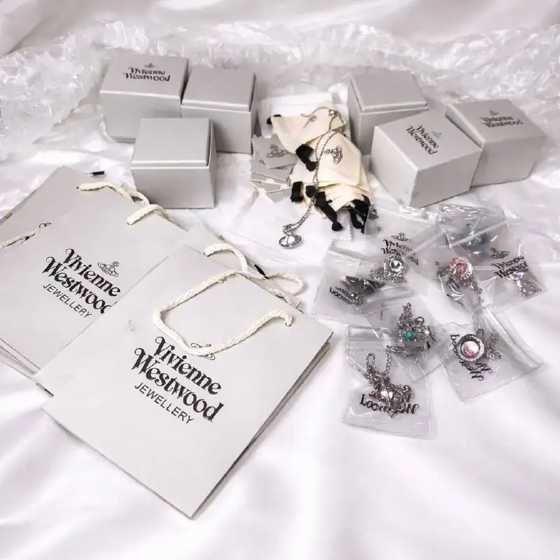 Кулоны Vivienne Westwood в подарочной упаковке - Бижутерия (Одежда) в Астрахань