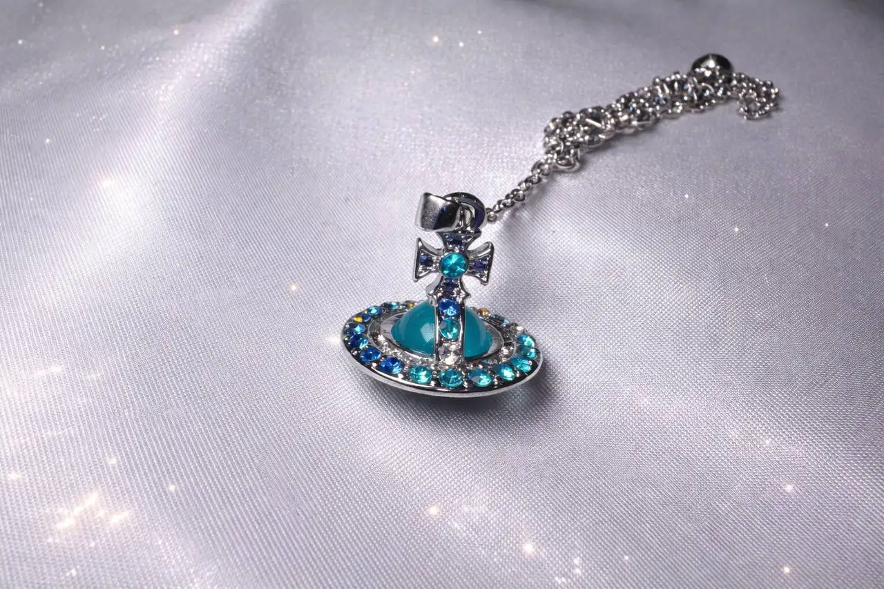 Кулоны Vivienne Westwood в подарочной упаковке - Бижутерия (Одежда) в Астрахань