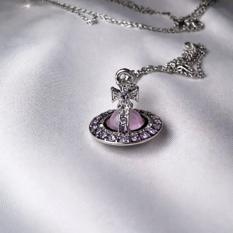 Кулоны Vivienne Westwood в подарочной упаковке - Бижутерия (Одежда) в Астрахань