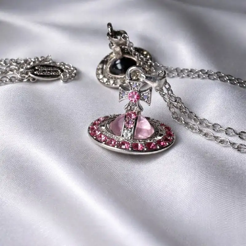 Кулоны Vivienne Westwood в подарочной упаковке - Бижутерия (Одежда) в Астрахань