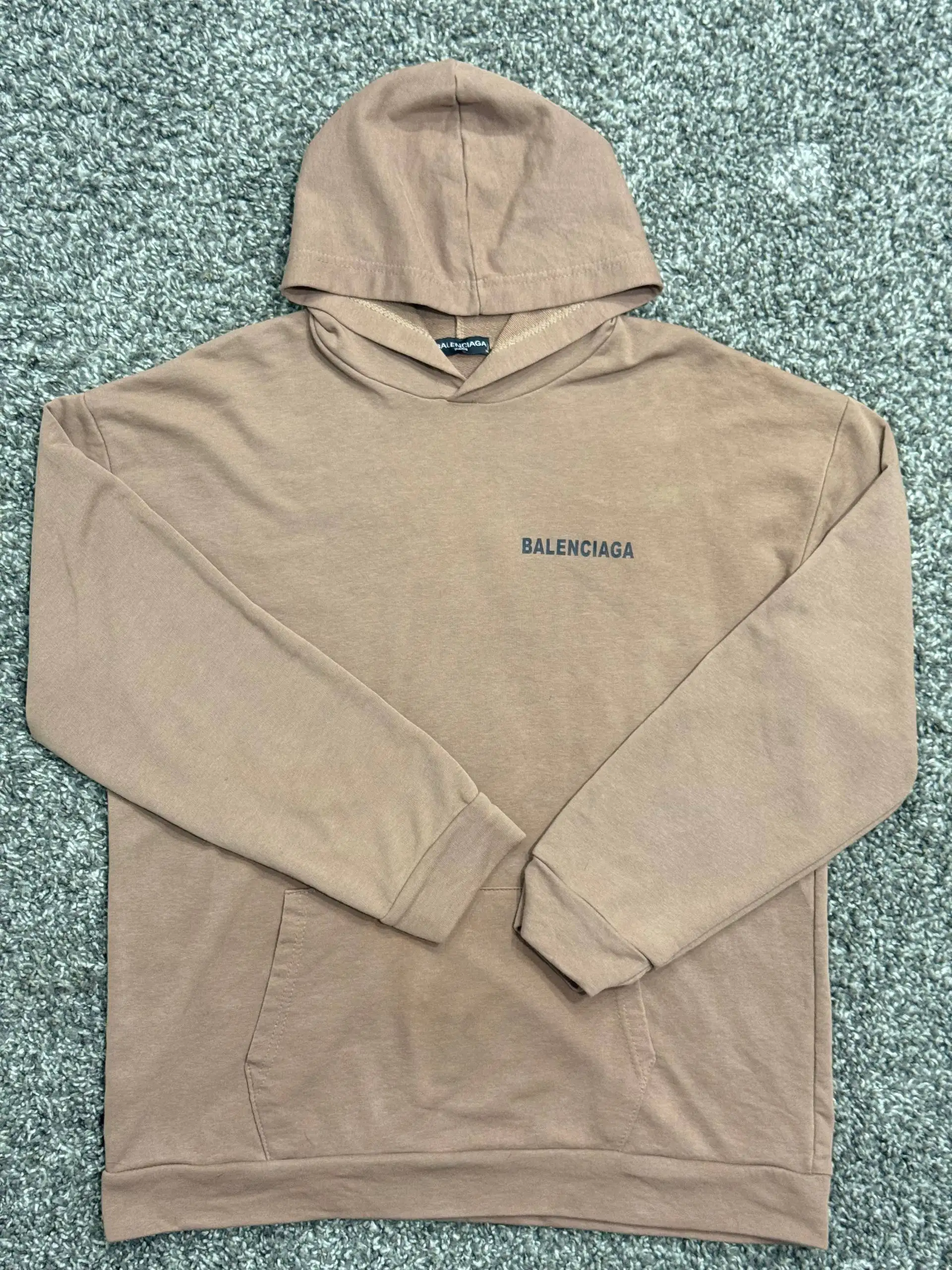 Аукцион на худи Balenciaga - Верхняя одежда (Одежда) в Астрахань