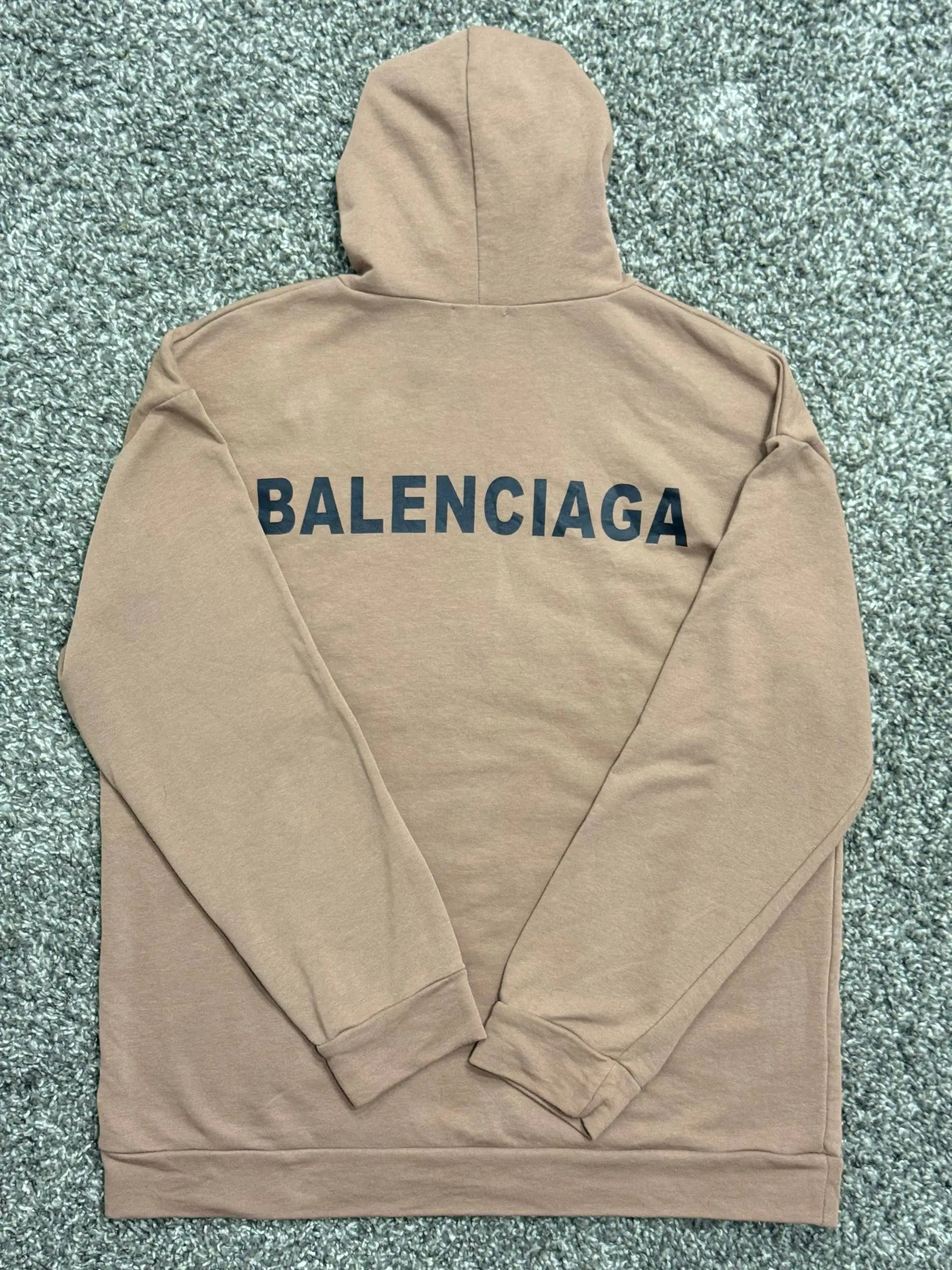 Аукцион на худи Balenciaga - Верхняя одежда (Одежда) в Астрахань