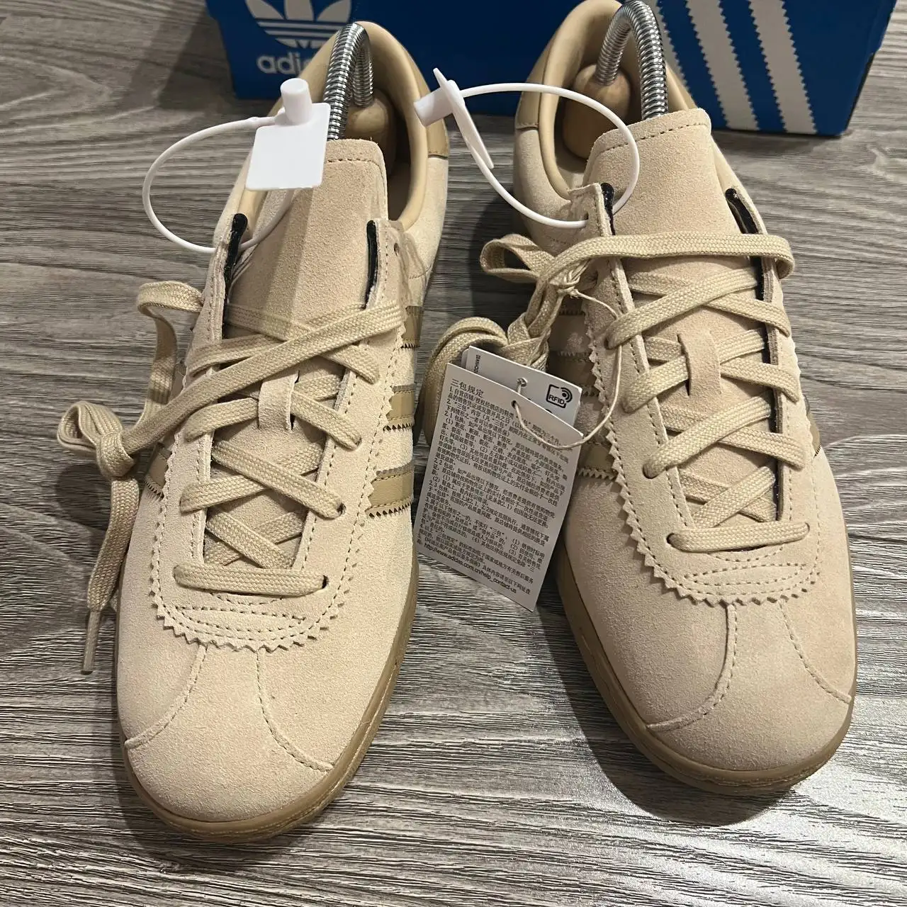 Новые кроссовки Adidas Stadt - Обувь (Одежда) в Астрахань