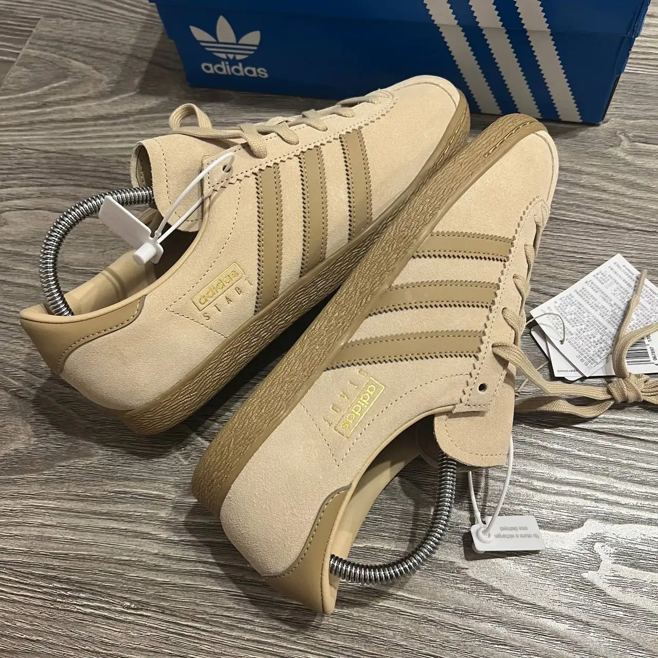 Новые кроссовки Adidas Stadt - Обувь (Одежда) в Астрахань